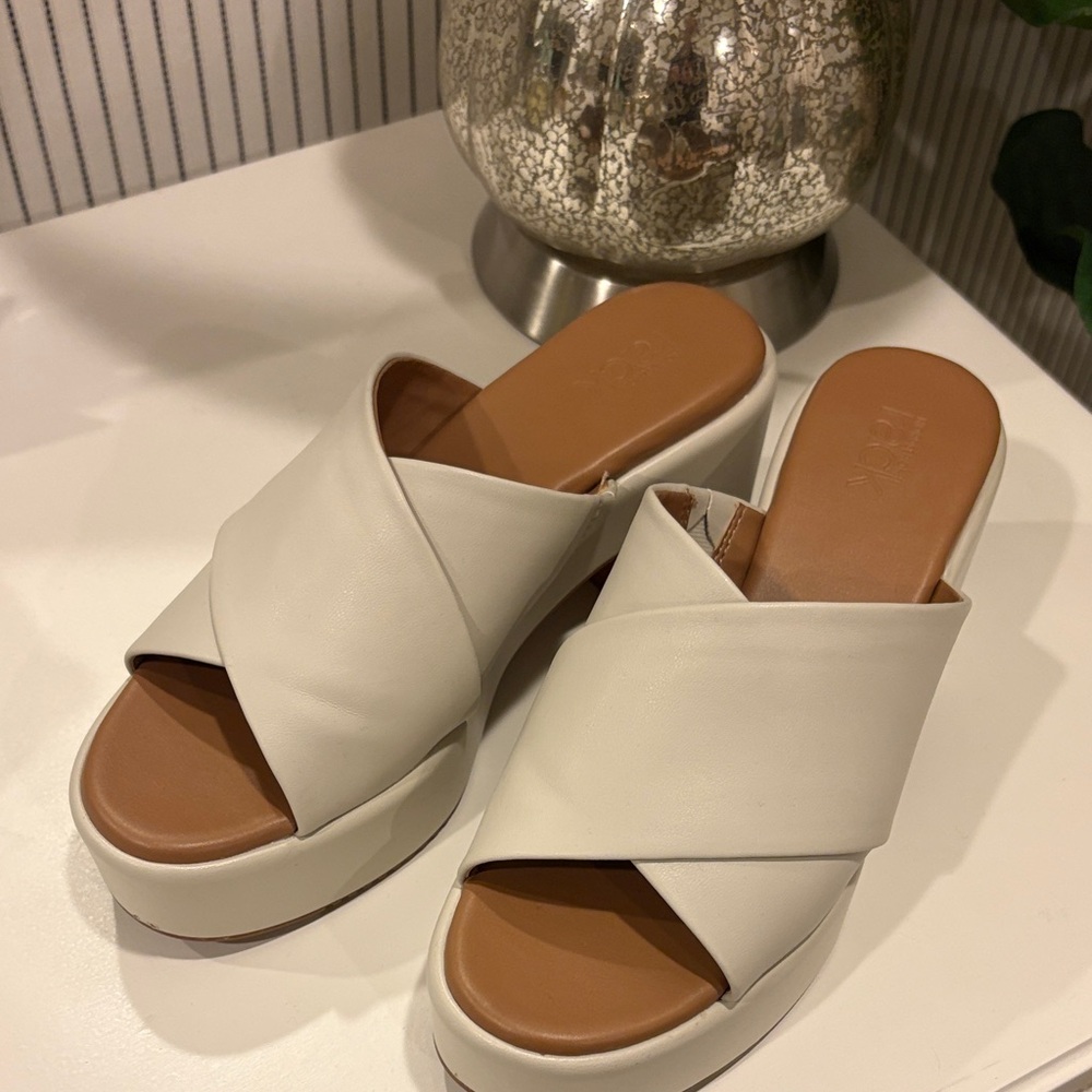 Cute Wedge Nordstrom Rack Cream Women's Slide Sandals size 7